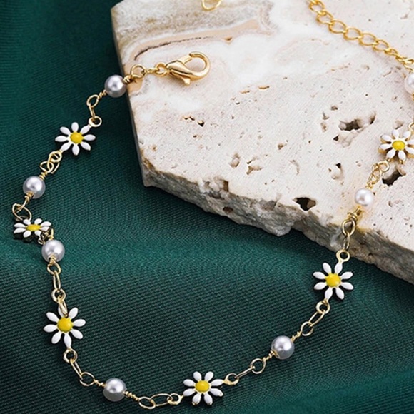 Gold Daisy And Pearl Chain Anklet - Picture 3 of 5
